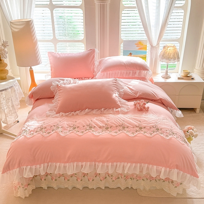 91家纺网 家纺一手货源 找家纺 大麦家纺2025新款年新款亲肤花边款床盖四件套  甜心小姐-香槟玉