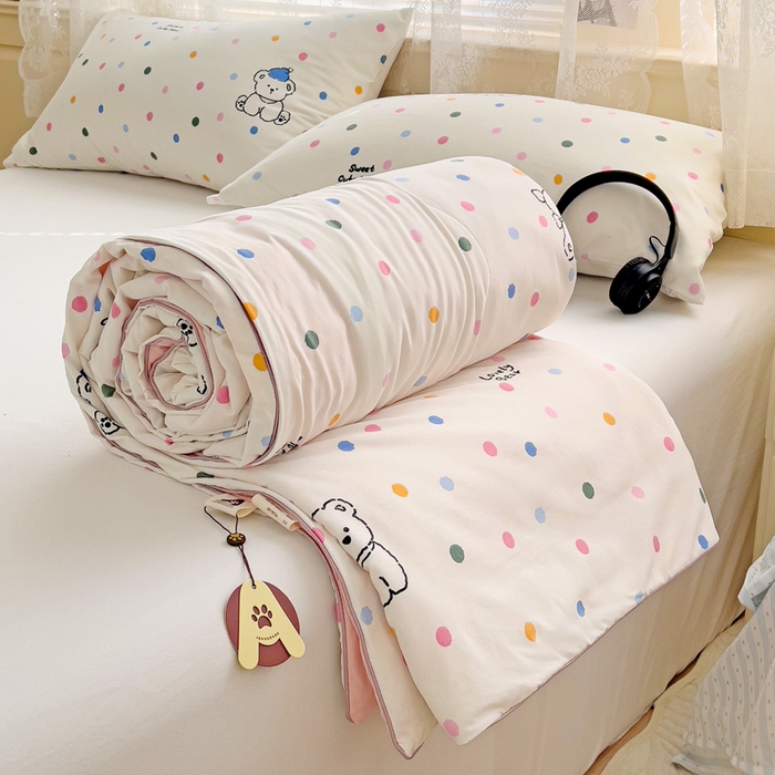 91家纺网 家纺一手货源 找家纺 2025春夏新款嵌绳款云柔水洗棉单夏被夏凉被空调被 嵌绳夏被-彩色波点熊