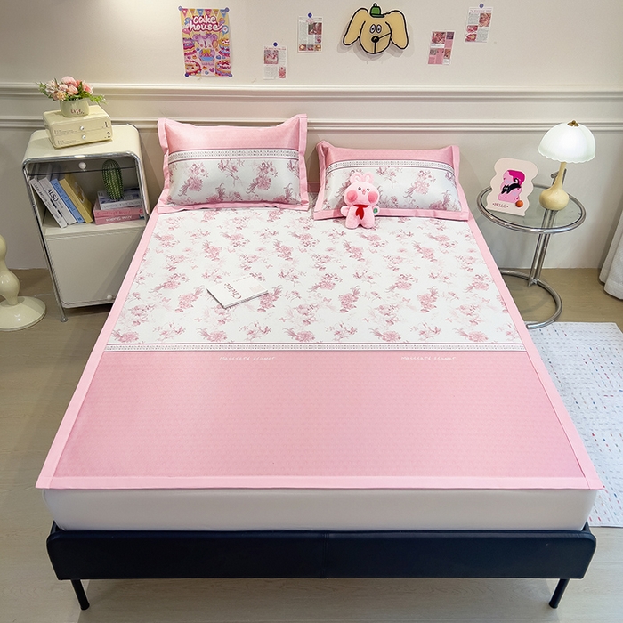 91家纺网 家纺一手货源 找家纺 摩妮卡 2025小清新数码冰丝席 碳光席三件套 绯樱梦境