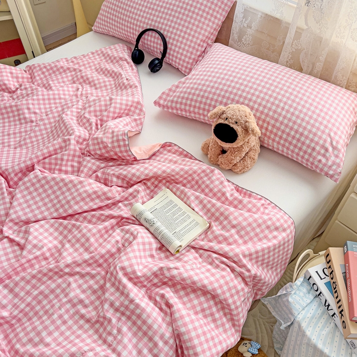 91家纺网 家纺一手货源 找家纺 2025春夏新款嵌绳款云柔水洗棉单夏被夏凉被空调被 嵌绳夏被-小格浅粉