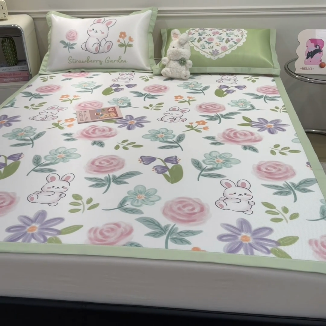 91家纺网 家纺一手货源 找家纺 摩妮卡 2025小清新数码冰丝席 碳光席三件套 缤纷兔语