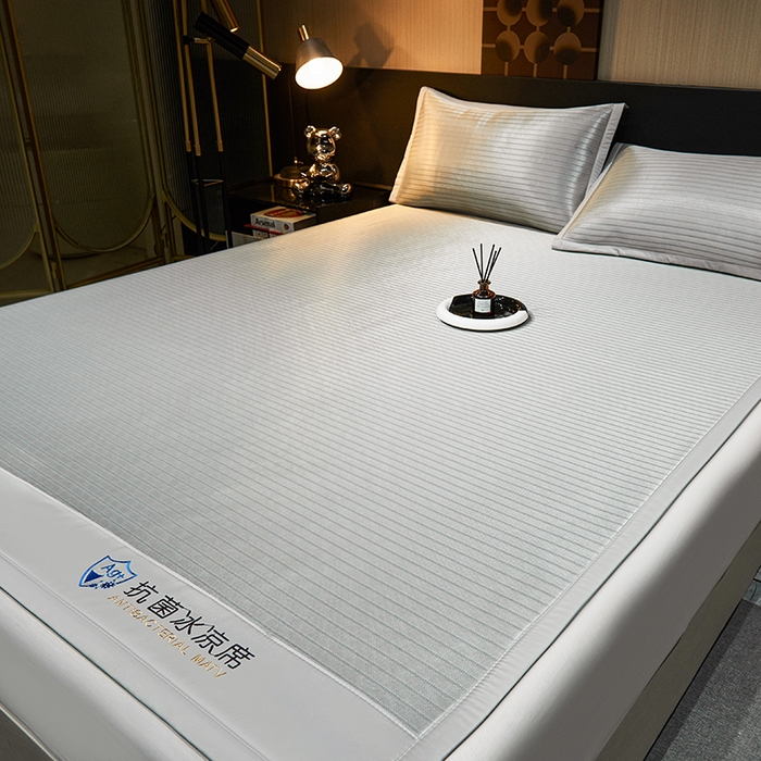 91家纺网 家纺一手货源 找家纺 小萌虎 2025新款轻柔丝抗菌冰丝藤凉席（复合三明治款）宽包刺绣冰丝软席藤席 抗菌三明治冰丝藤席-冰川-星光灰