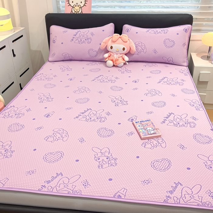 91家纺网 家纺一手货源 找家纺 2025新款三丽鸥正版授权A类提花冰豆豆凉席平铺款床笠款系列_1409 冰豆豆-美乐蒂-紫