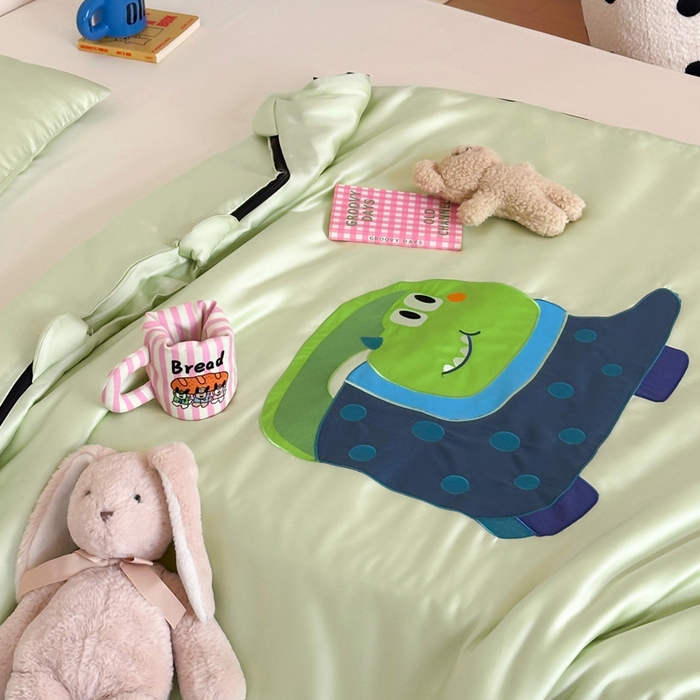 91家纺网 家纺一手货源 找家纺 喜多兔儿童家纺 2025新款60S兰精天丝睡袋防踢被 绿色萌萌恐龙