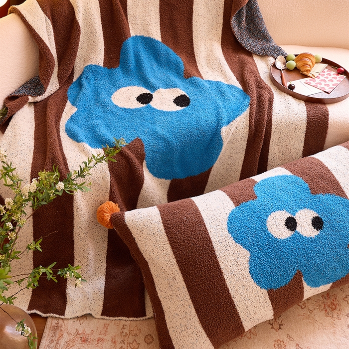 91家纺网 家纺一手货源 找家纺 （总）暖绵绵家纺 2025新款甜美蓝朵半边绒针织盖毯-灵朵