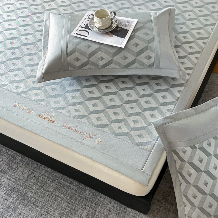 91家纺网 家纺一手货源 找家纺 鑫琪莱家纺 2025新款冰柔凉感丝凉席席子三件套 摩登立方-灰-床席款