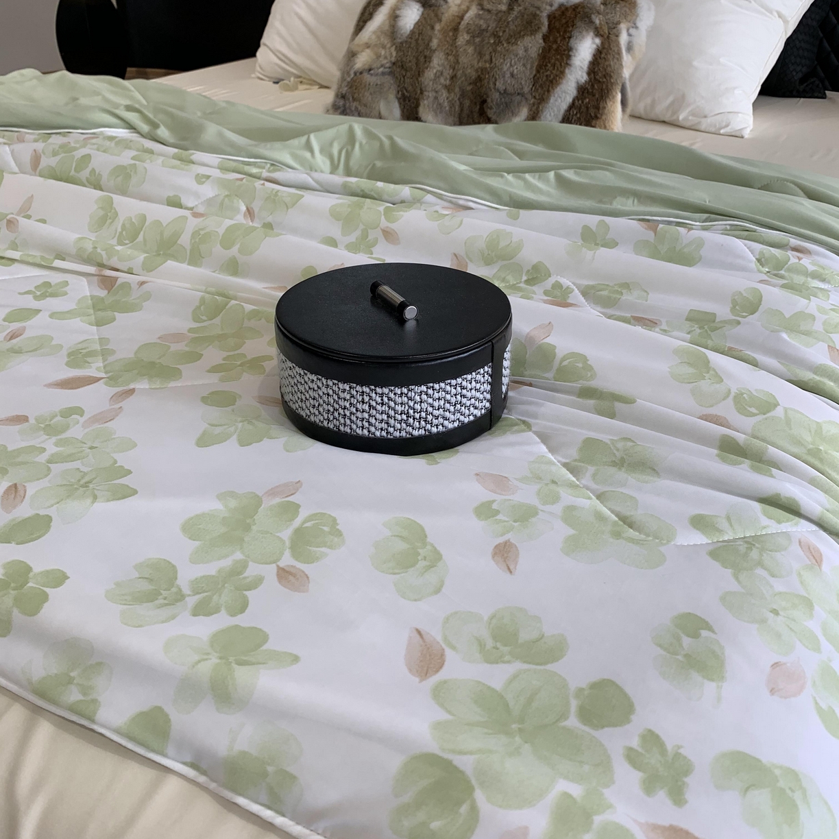 91家纺网 家纺一手货源 找家纺 2025新款小冰皮夏凉被锦纶氨纶面料空调夏被凉感丝单夏被空调被 清凉一夏绿