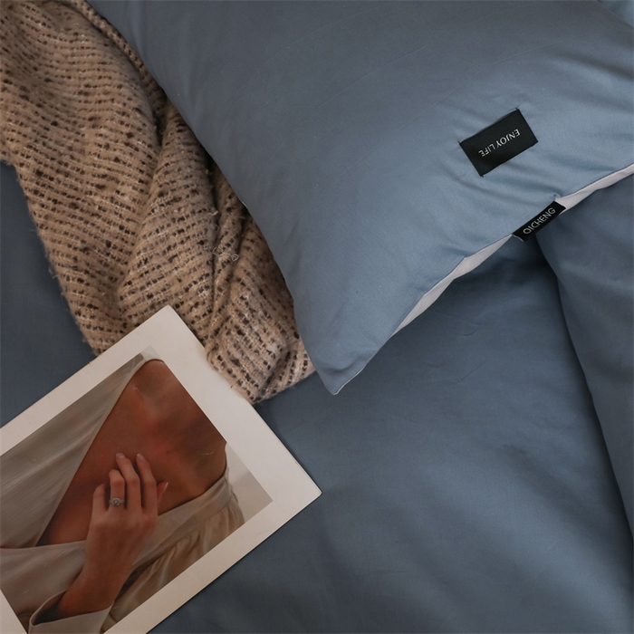 91家纺网 家纺一手货源 找家纺 启程2025新款全棉纯色双拼无印风四件套 牛仔蓝+绅士灰