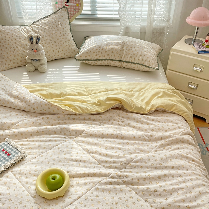 91家纺网 家纺一手货源 找家纺 优承佳生活馆 2025新款云感双层纱浪漫小花边抗菌夏被子被芯 田园牧歌