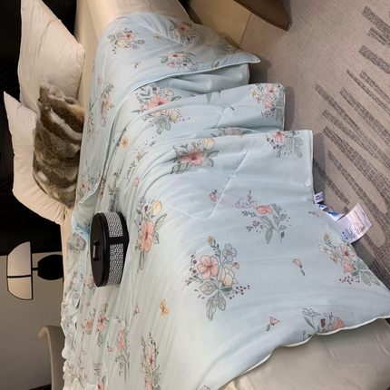 91家纺网 家纺一手货源 找家纺 2025新款小冰皮夏凉被锦纶氨纶面料空调夏被凉感丝单夏被空调被 夏花蓝