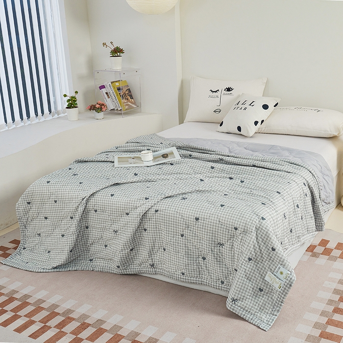 91家纺网 家纺一手货源 找家纺 被多多被业 2025新款凉感丝印花夏被夏凉被空调被 爱心蝴蝶结-咖