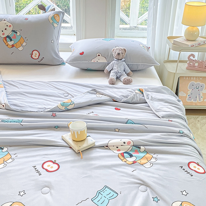 91家纺网 家纺一手货源 找家纺 鸣升家纺 2025新款冷暖双感被大豆夏被3D数码凉感针织棉空调被夏凉被 早安小熊