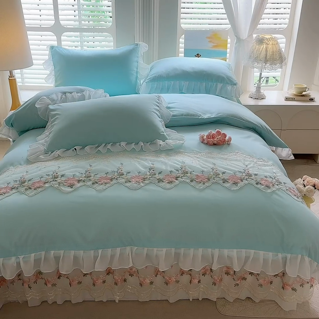 91家纺网 家纺一手货源 找家纺 大麦家纺2025新款年新款亲肤花边款床盖四件套  甜心小姐-樱花粉