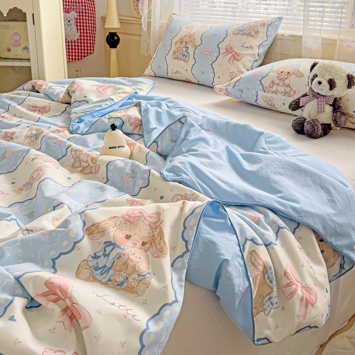 91家纺网 家纺一手货源 找家纺 2025春夏新款嵌绳款云柔水洗棉单夏被夏凉被空调被 嵌绳夏被-蓝色蕾丝兔