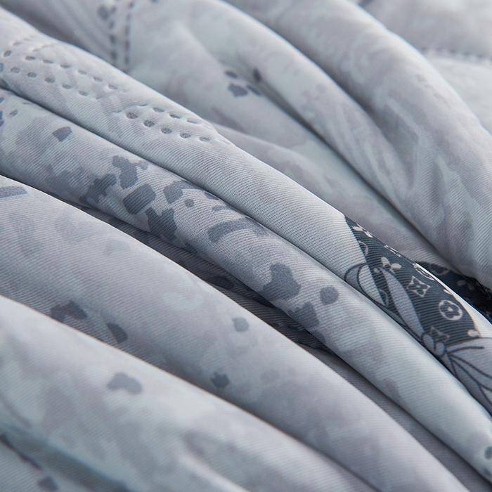 91家纺网 家纺一手货源 找家纺 被多多被业 2025新款凉感丝印花夏被夏凉被空调被 灰迷你