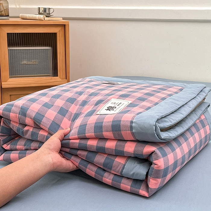 91家纺网 家纺一手货源 找家纺 鸣升家纺 2025新款100%里外全棉棉花夏被无印风全棉色织水洗棉夏凉被空调被夏被春秋被单人可机洗 粉灰小格