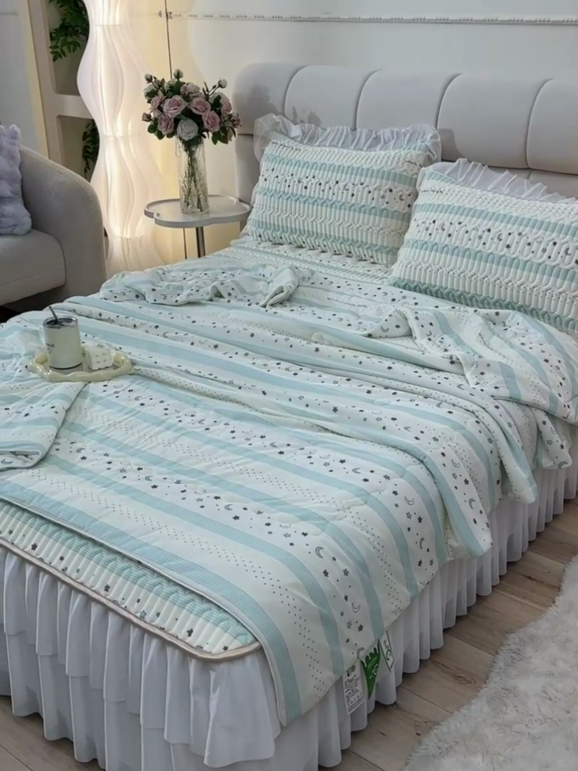 91家纺网 家纺一手货源 找家纺 民新家纺 2025新款凉感丝乳胶床裙凉席足球花系列纯色和印花 足球花-星光灿烂