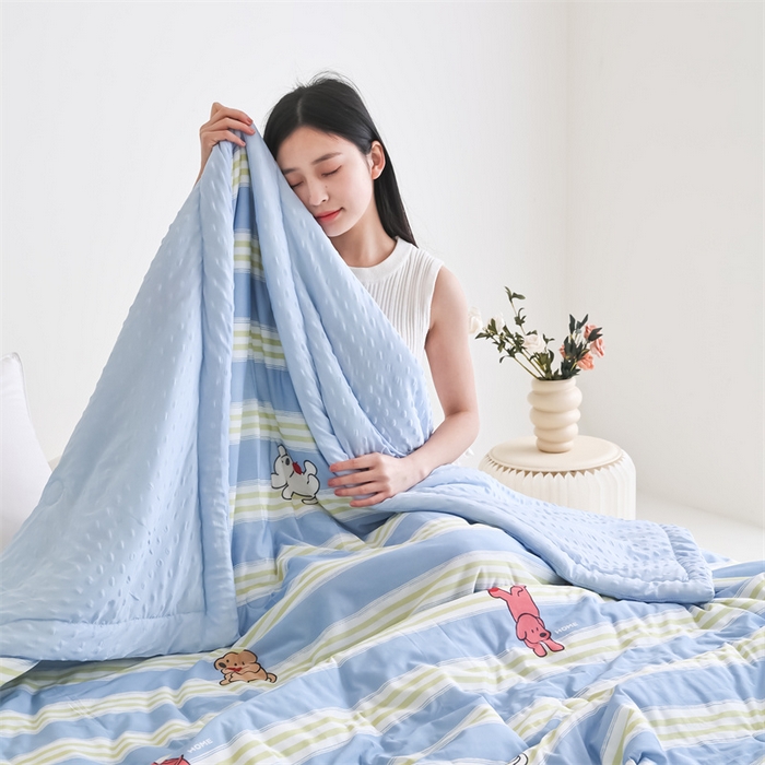 91家纺网 家纺一手货源 找家纺 默忆 2025新款印花凉感丝夏被夏凉被空调被加氨纶豆豆被 线条小狗