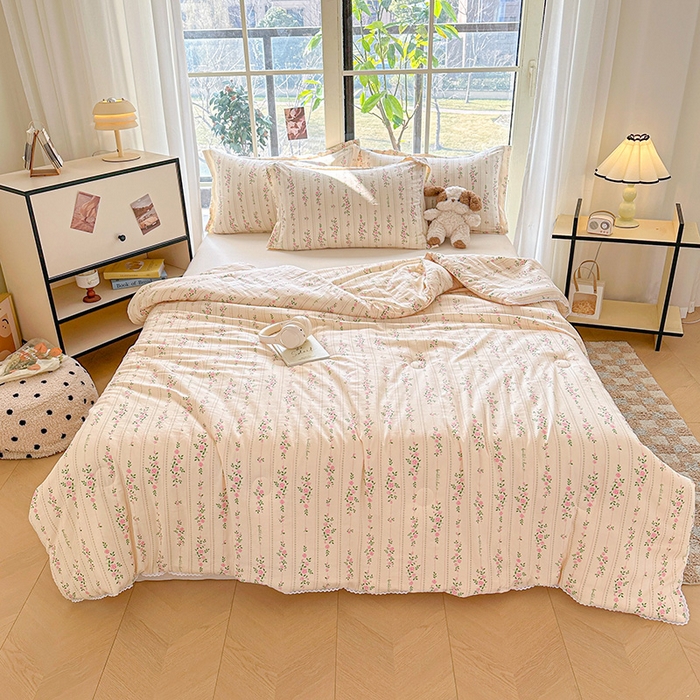 91家纺网 家纺一手货源 找家纺 2025新款双层皱皱纱水洗棉夏被夏凉被空调被可机洗空调被子被芯棉被 粉黛花园