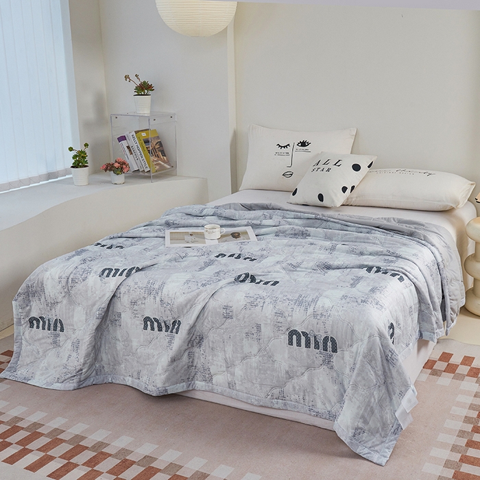 91家纺网 家纺一手货源 找家纺 被多多被业 2025新款凉感丝印花夏被夏凉被空调被 灰迷你