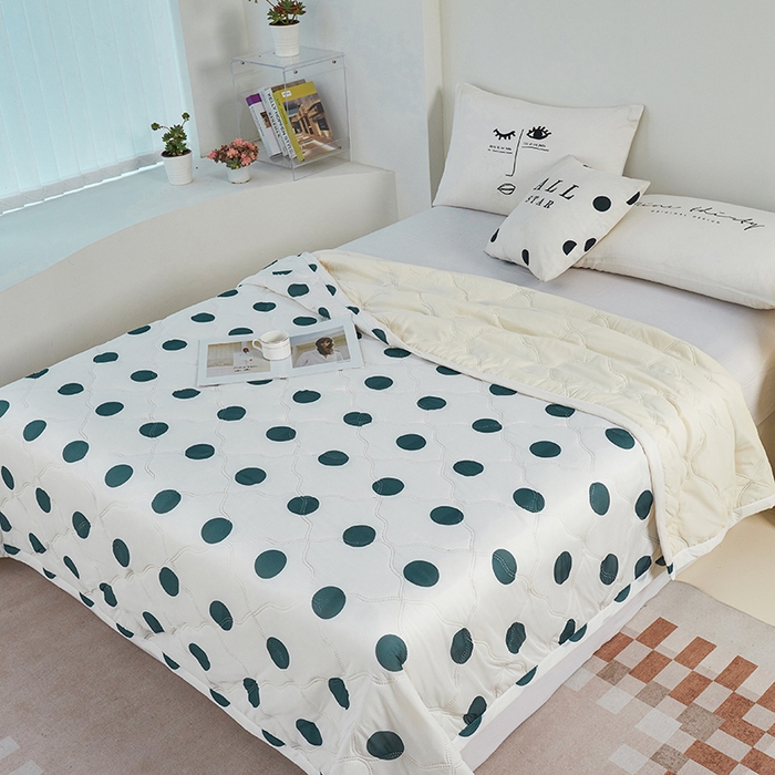 91家纺网 家纺一手货源 找家纺 被多多被业 2025新款凉感丝印花夏被夏凉被空调被 波点