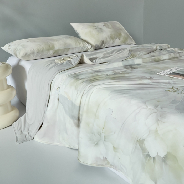 91家纺网 家纺一手货源 找家纺 2025春夏新款100%双面锦纶美式印花夏被凉感空调被 花开半夏