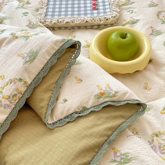 91家纺网 家纺一手货源 找家纺 优承佳生活馆 2025新款云感双层纱浪漫小花边抗菌夏被子被芯 花园兔