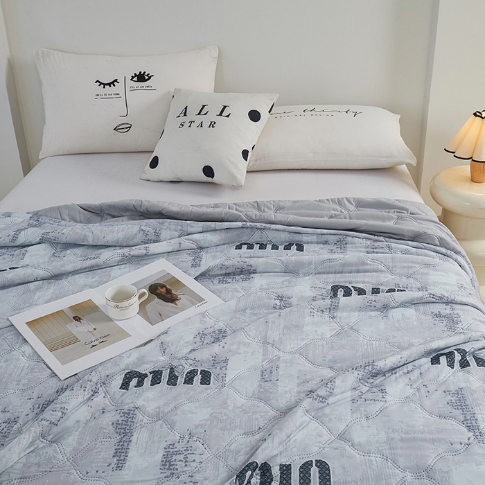 91家纺网 家纺一手货源 找家纺 被多多被业 2025新款凉感丝印花夏被夏凉被空调被 灰迷你