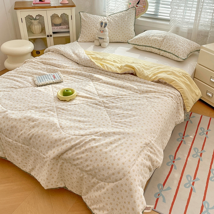 91家纺网 家纺一手货源 找家纺 优承佳生活馆 2025新款云感双层纱浪漫小花边抗菌夏被子被芯 田园牧歌