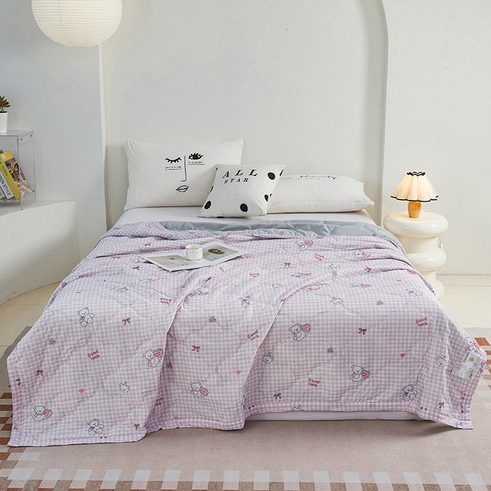 91家纺网 家纺一手货源 找家纺 被多多被业 2025新款凉感丝印花夏被夏凉被空调被 粉格熊