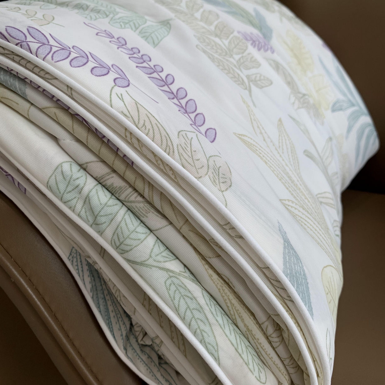 91家纺网 家纺一手货源 找家纺 2025新款小冰皮夏凉被锦纶氨纶面料空调夏被凉感丝单夏被空调被 热带雨林