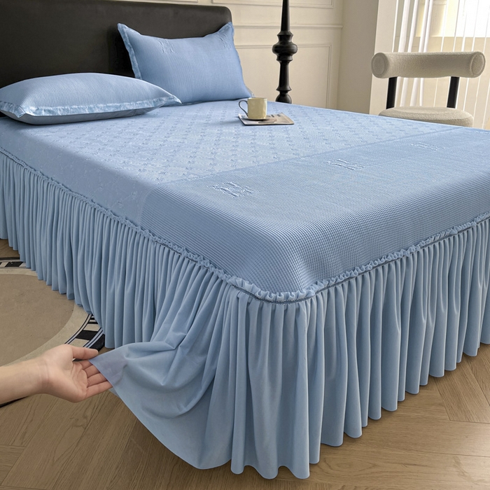 91家纺网 家纺一手货源 找家纺 鑫琪莱  2025新款5D立体雕花凉感豆豆冰丝床裙三件套 床裙H款-蓝