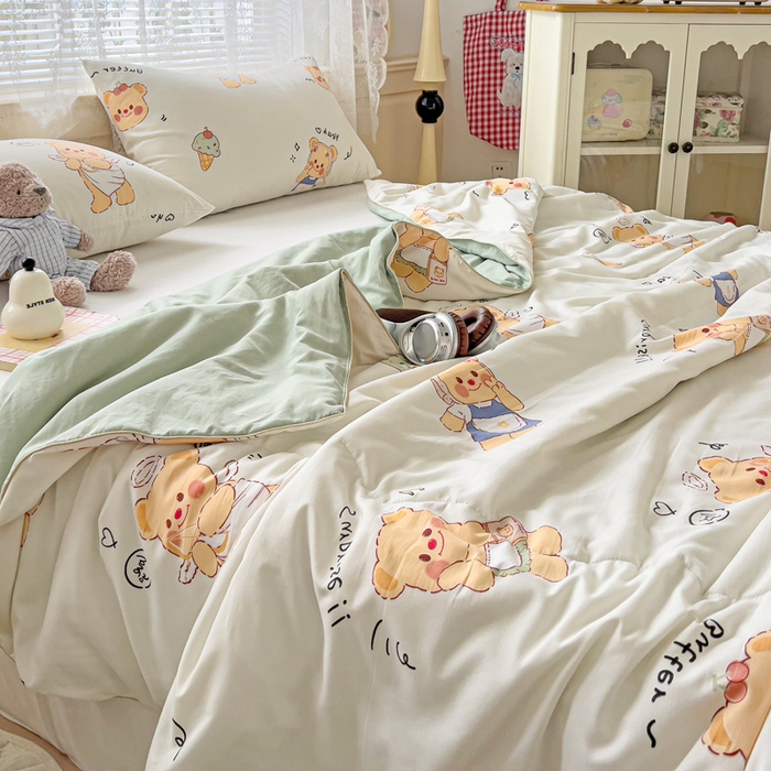 91家纺网 家纺一手货源 找家纺 2025春夏新款嵌绳款云柔水洗棉单夏被夏凉被空调被 嵌绳夏被-甜筒小熊