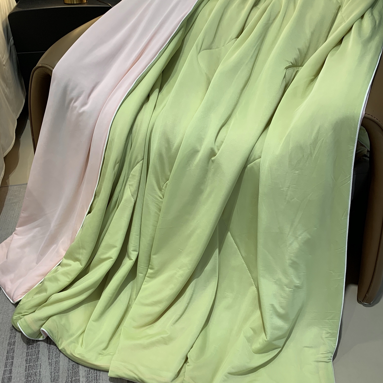 91家纺网 家纺一手货源 找家纺 2025新款小冰皮夏凉被锦纶氨纶面料空调夏被凉感丝单夏被空调被 清凉西瓜