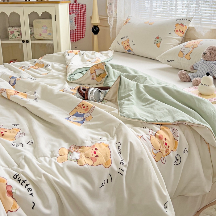 91家纺网 家纺一手货源 找家纺 2025春夏新款嵌绳款云柔水洗棉单夏被夏凉被空调被 嵌绳夏被-甜筒小熊