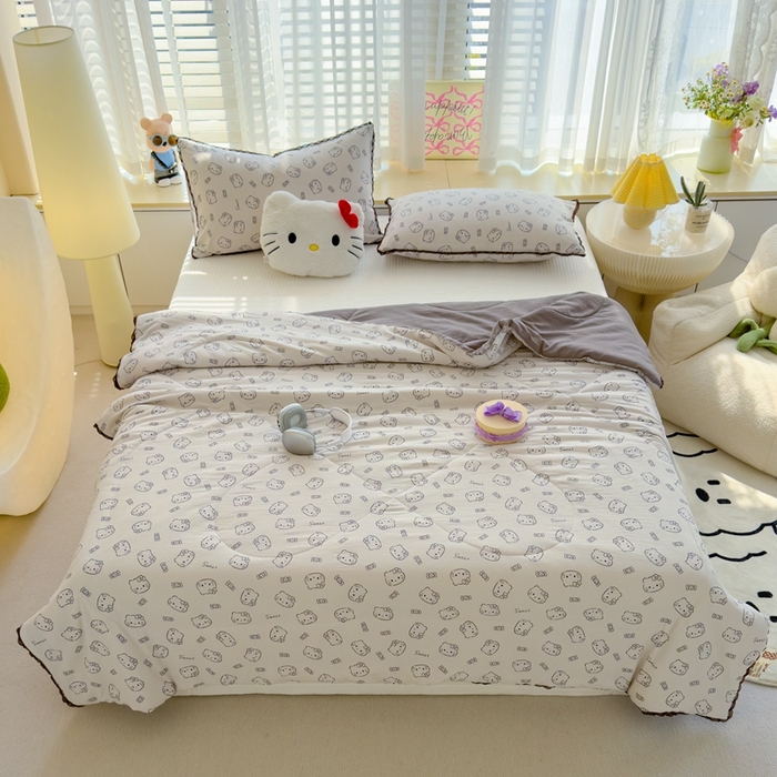 91家纺网 家纺一手货源 找家纺 贝扬思 2025新款云感双层纱抗菌花边夏被 灰云猫猫