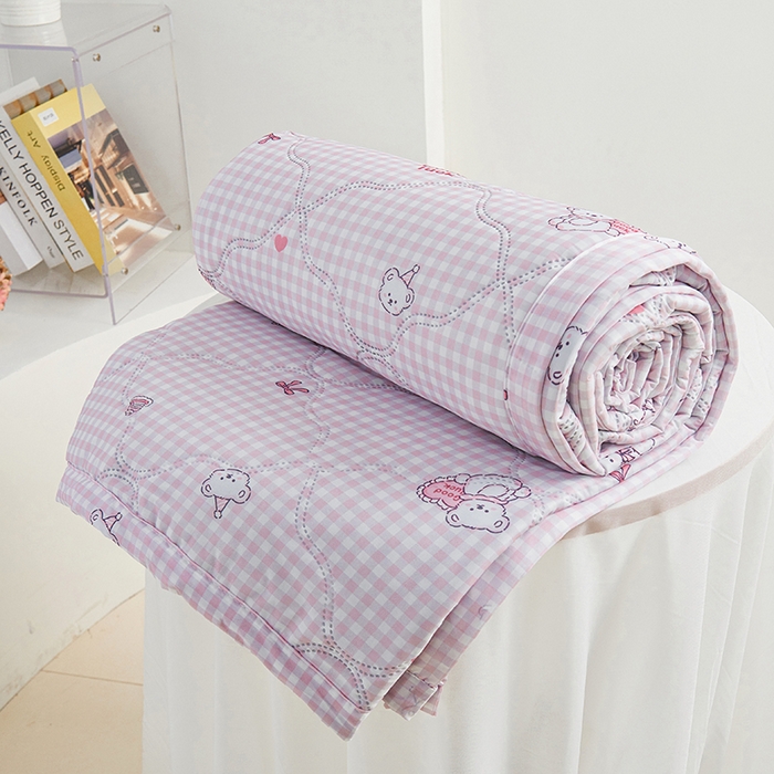 91家纺网 家纺一手货源 找家纺 被多多被业 2025新款凉感丝印花夏被夏凉被空调被 粉格熊