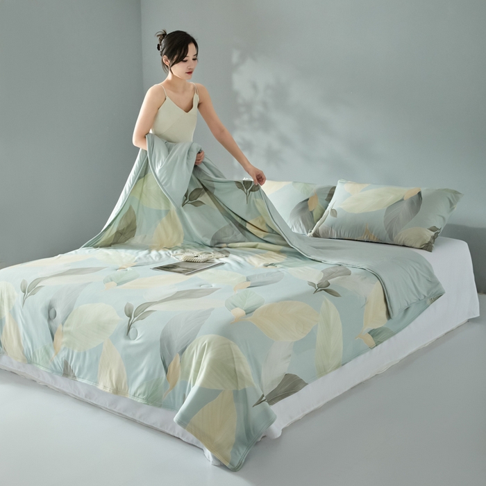 91家纺网 家纺一手货源 找家纺 2025春夏新款100%双面锦纶美式印花夏被凉感空调被 清新叶语