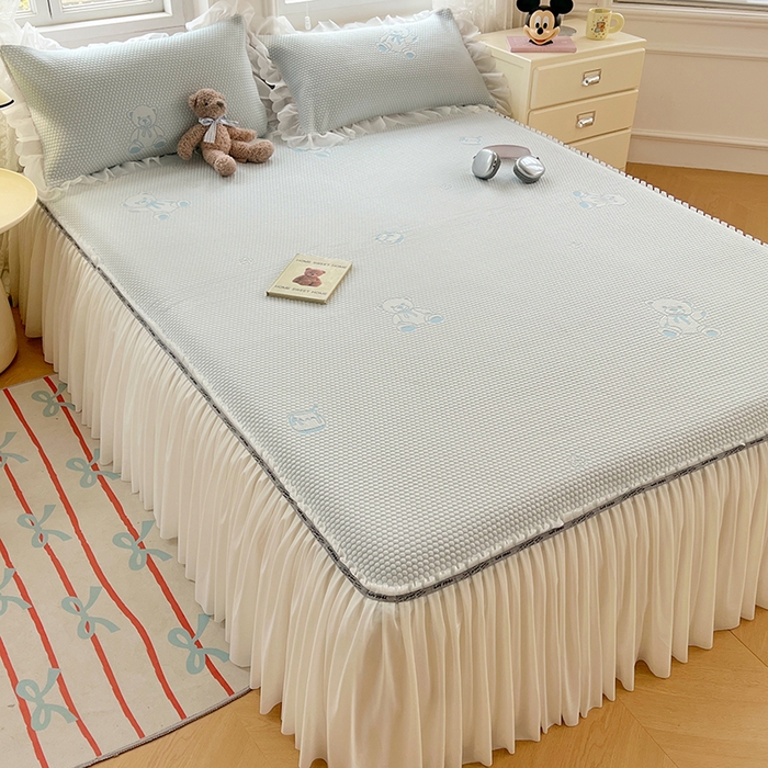 91家纺网 家纺一手货源 找家纺 梦舒羽 2025春夏新款冰豆豆凉席席子-床裙款 凉豆豆-小熊蓝