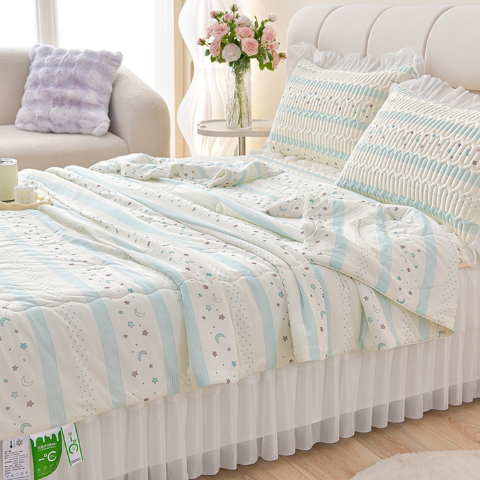 91家纺网 家纺一手货源 找家纺 民新家纺 2025新款凉感丝乳胶床裙凉席足球花系列纯色和印花 足球花-星光灿烂