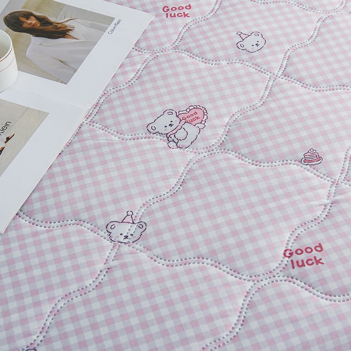 91家纺网 家纺一手货源 找家纺 被多多被业 2025新款凉感丝印花夏被夏凉被空调被 粉格熊