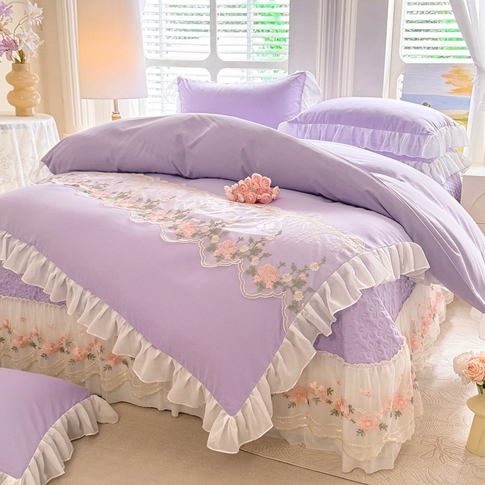 91家纺网 家纺一手货源 找家纺 大麦家纺2025新款年新款亲肤花边款床盖四件套  甜心小姐-香芋紫
