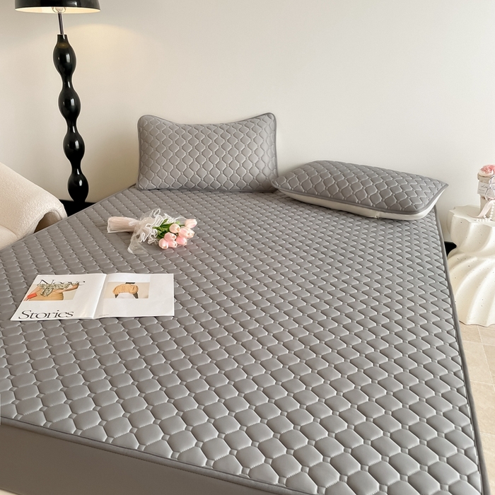 91家纺网 家纺一手货源 找家纺 苏拉家居 2025新款加厚0.5纯色凉感丝乳胶凉席夏被四件套 方格-深灰