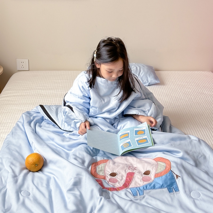 91家纺网 家纺一手货源 找家纺 喜多兔儿童家纺 2025新款萌宝系列40S纯棉夏季睡袋防踢被 蓝色小象问问