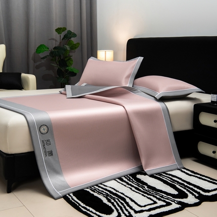 91家纺网 家纺一手货源 找家纺 水云缦 2025新款抗菌碳光冰丝席 床单款-樱花粉