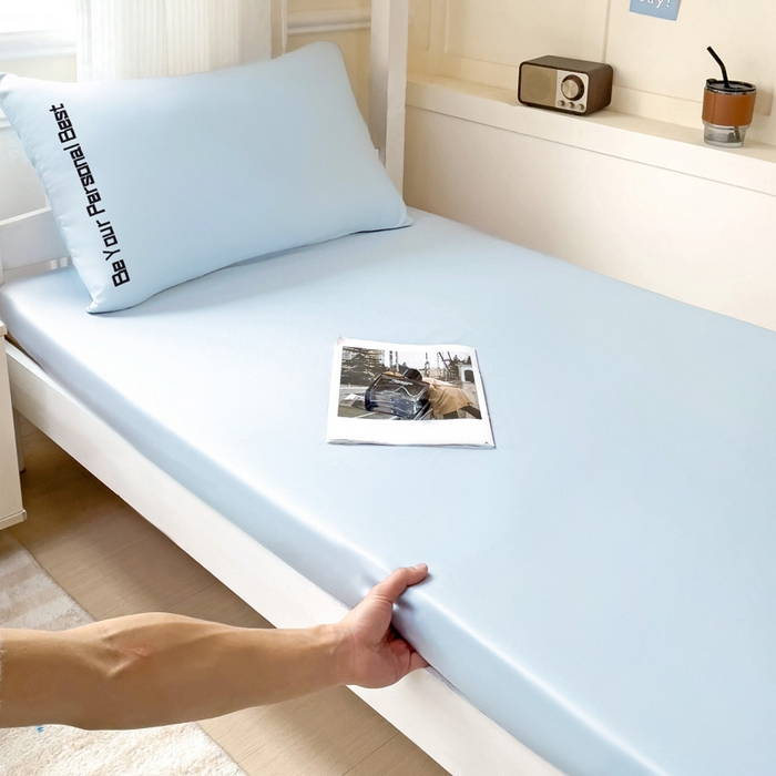 91家纺网 家纺一手货源 找家纺 纽缦家纺 2025新款纯色提花学生冰丝床笠 复古蓝