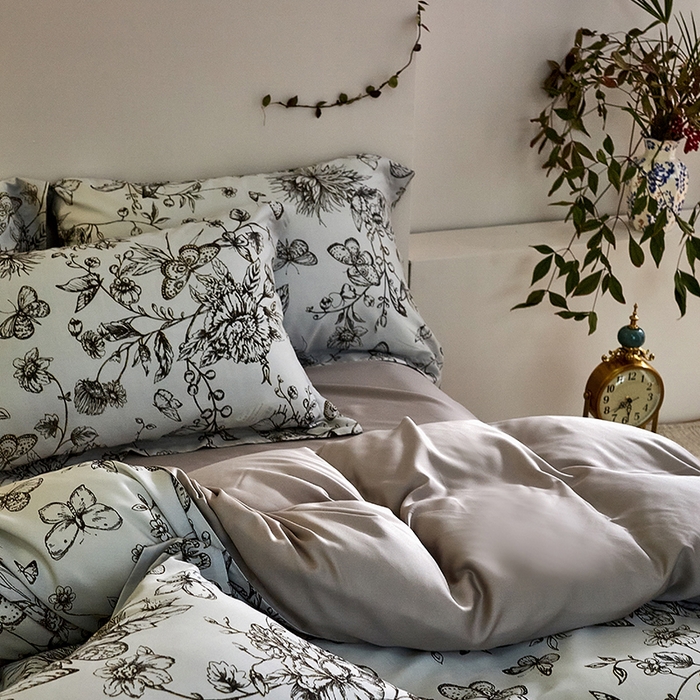 91家纺网 家纺一手货源 找家纺 未来家居 2025春夏新款100支莱赛尔天丝贡缎纯色印花系列高端礼盒四件套 蝶恋花