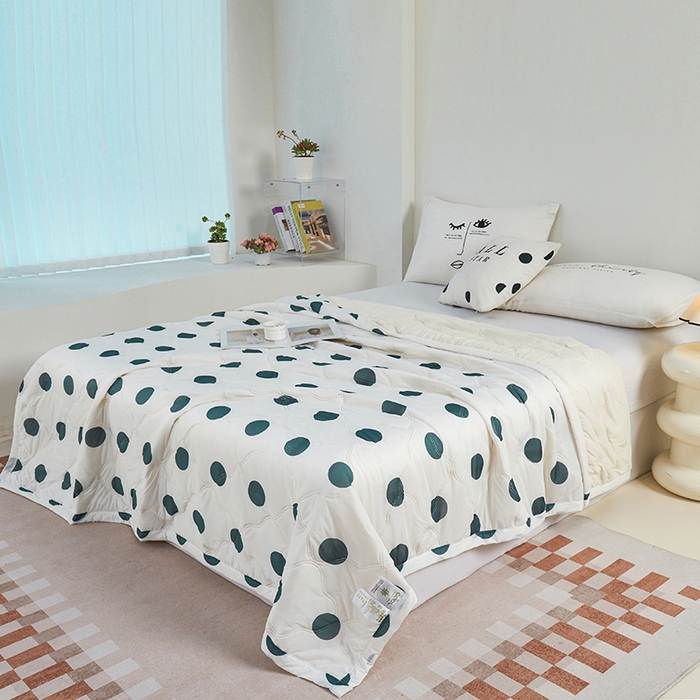 91家纺网 家纺一手货源 找家纺 被多多被业 2025新款凉感丝印花夏被夏凉被空调被 波点