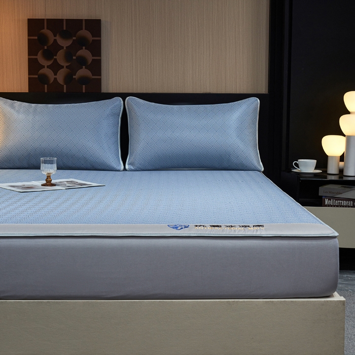 91家纺网 家纺一手货源 找家纺 999家纺 2025新款轻柔丝抗菌冰丝藤凉席（复合三明治款）宽包刺绣冰丝软席藤席 抗菌冰丝藤床笠-冰岛-优雅蓝