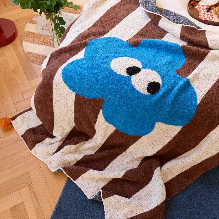 91家纺网 家纺一手货源 找家纺 （总）暖绵绵家纺 2025新款甜美蓝朵半边绒针织盖毯-灵朵